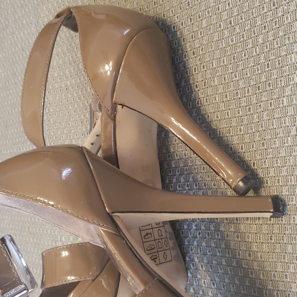 Michael Kors size 6 tan leather heels - Picture 6 of 7